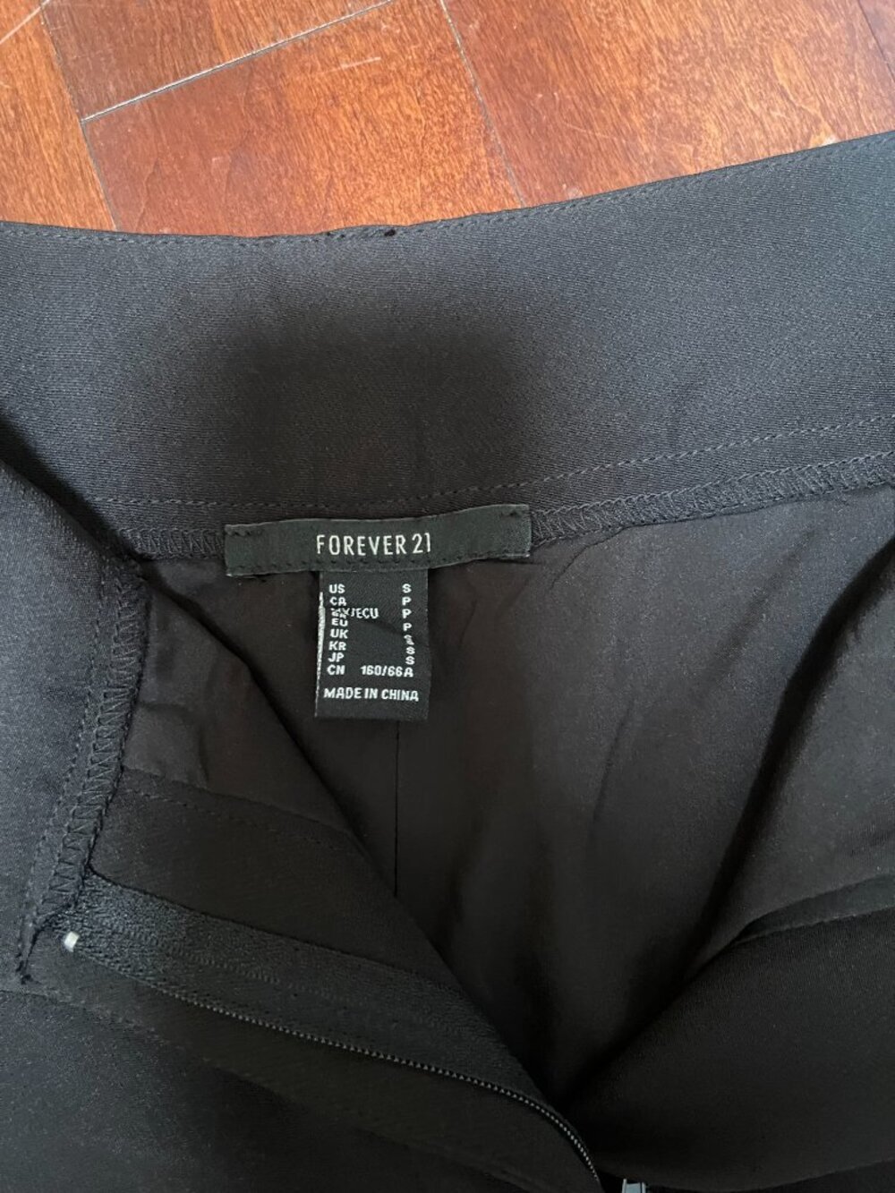 Forever 21 Black Tailored High Rise Shorts NWT Size Small - Picture 5 of 7